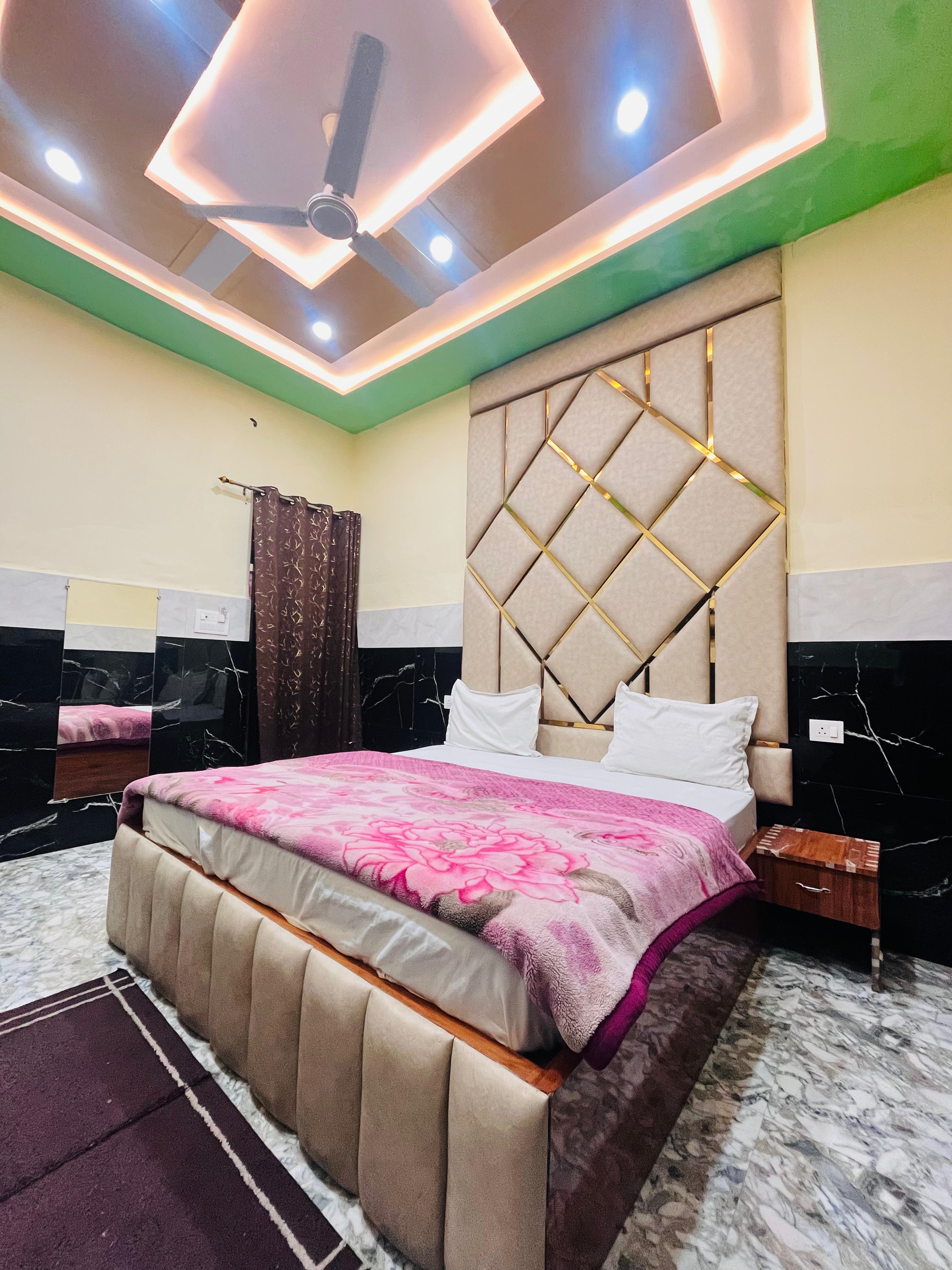 Govind Anand Dham - Tap to explore photos