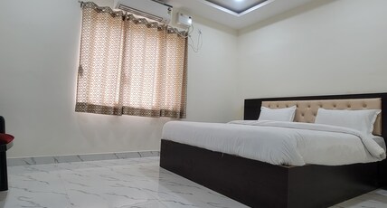 Samriddhi Luxury Stay I Ground Floor Rooms I Free Parking Room Type - Deluxe AC Superior Suites