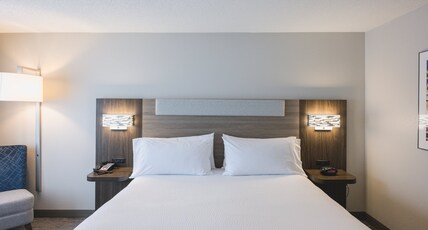 Holiday Inn Express & Suites MARQUETTE Room Type - 1 Bedroom Suite 1 King