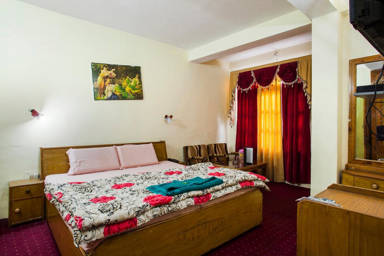 Hotel Mahajan - Tap to explore photos