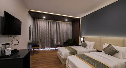 The Khar (Centrally heated with Air-Conditioning) Room Type - Executive Rooms with Balcony Mountain view The Khar (Centrally heated with Air-Conditioning) Room Type - Executive Rooms with Balcony Mountain view