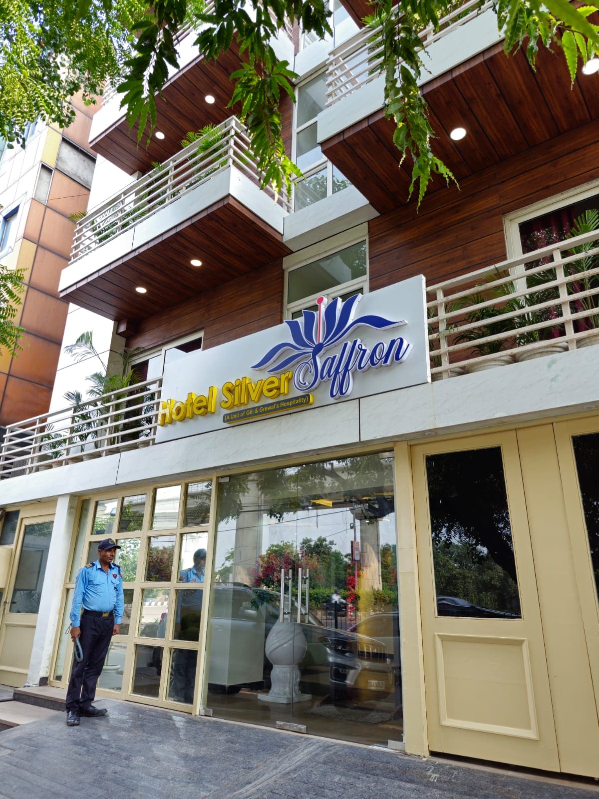Hotel Silver Saffron Peeragarhi New Delhi - Tap to explore photos