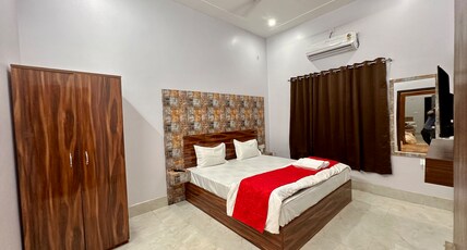 Raghuvar Inn Room Type - Deluxe Room