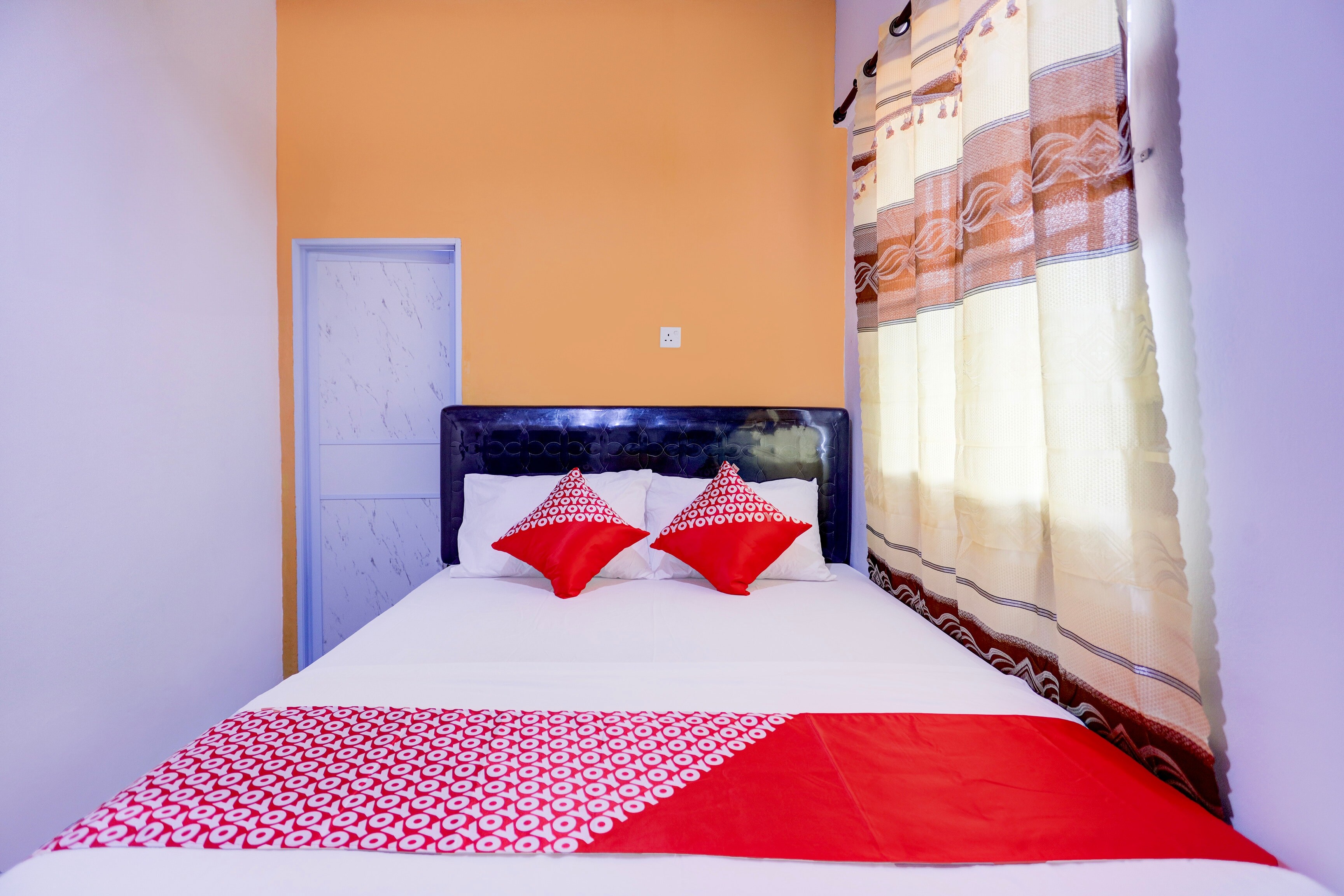 Capital O 93076 Batam Backpacker Guesthouse 2 - Tap to explore photos