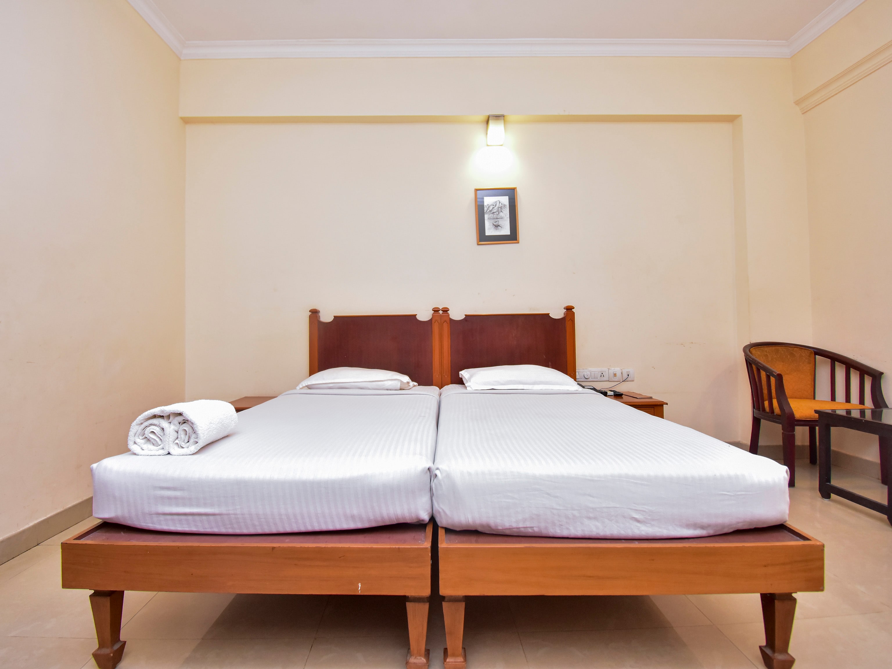 Hotel Hill View - Tap to explore photos