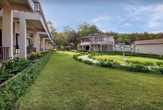 Corbett Rattan Elwood Resort