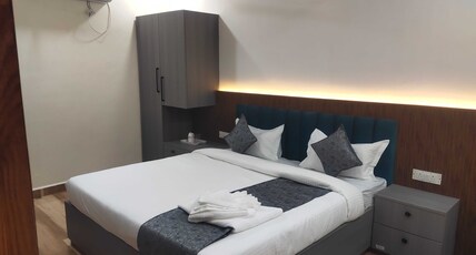 Hotel O RS PALACE Room Type - Classic
