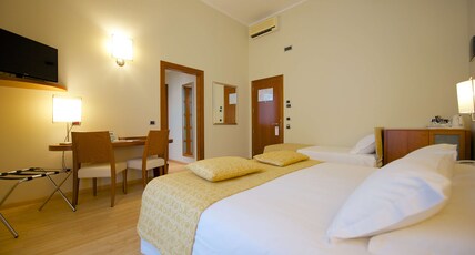 Best Western Crystal Palace Hotel Room Type - 1 Queen And 1 Single, Standard, Triple Room Best Western Crystal Palace Hotel Room Type - 1 Queen And 1 Single, Standard, Triple Room