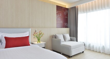 Centre Point Plus Hotel Pratunam Room Type - Grand Deluxe 2 Pax, 1 Double Bed Centre Point Plus Hotel Pratunam Room Type - Grand Deluxe 2 Pax, 1 Double Bed
