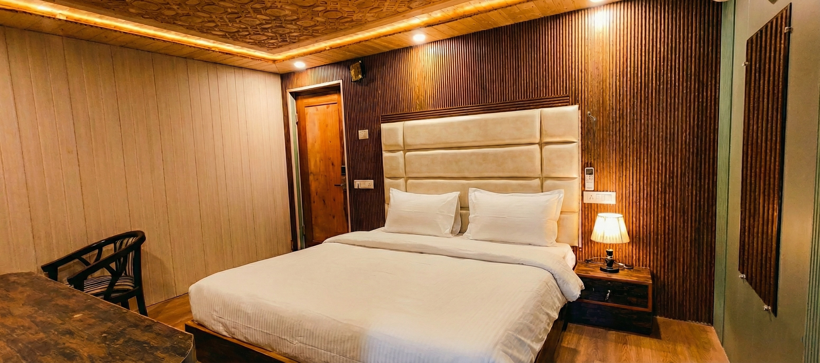 Hotel Lal Kothi - Tap to explore photos