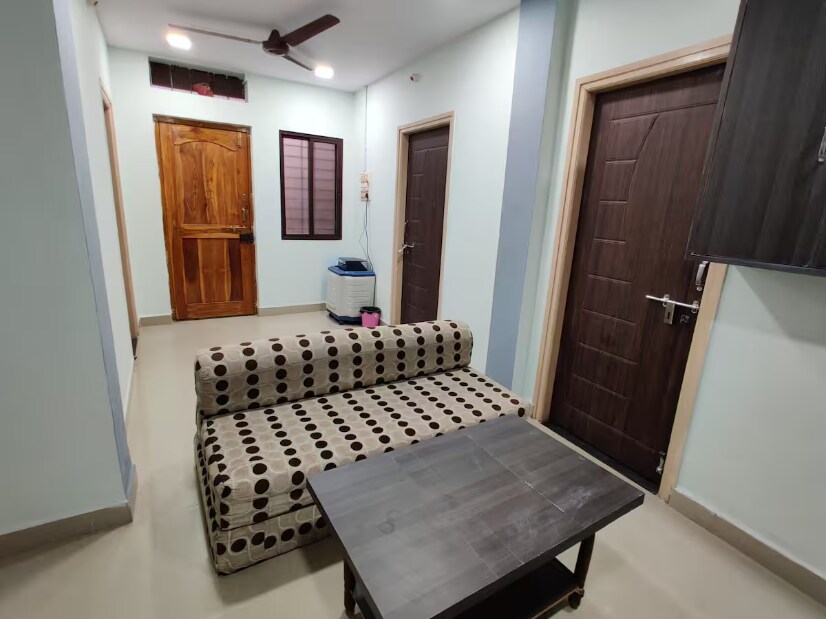 RMR Home Stay. - Tap to explore photos