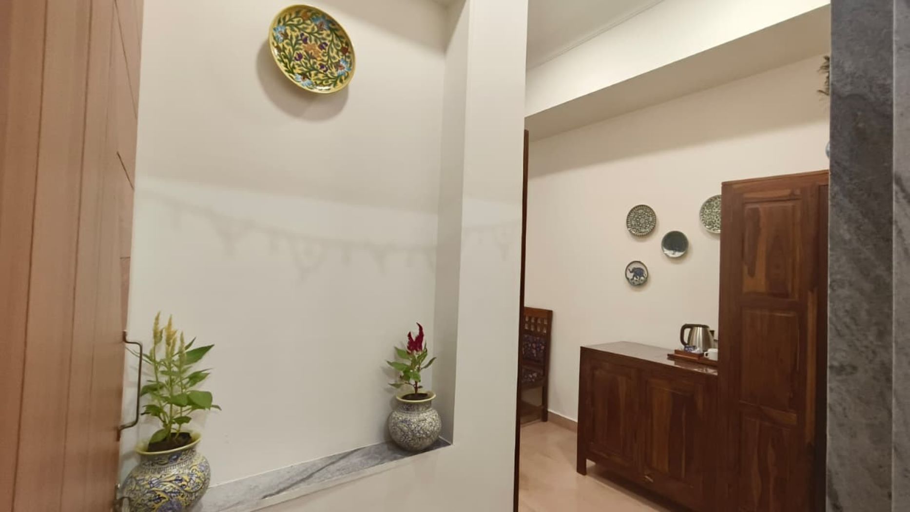 Umaid Niwas Homestay - Tap to explore photos