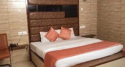 Hotel S.P. Klassic Near Polo Ground Room Type - Deluxe Room with City View King Bed
