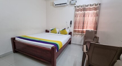 Vardhan Stay Inn Room Type - Deluxe AC Room