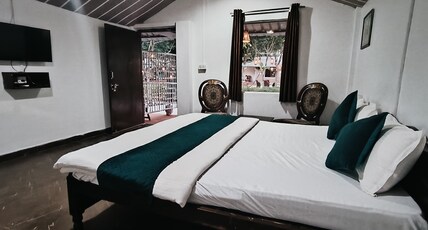 The Narayan Resort- 1.5 KM From Brahma Temple Room Type - Hut Retreat with Plunge Pool