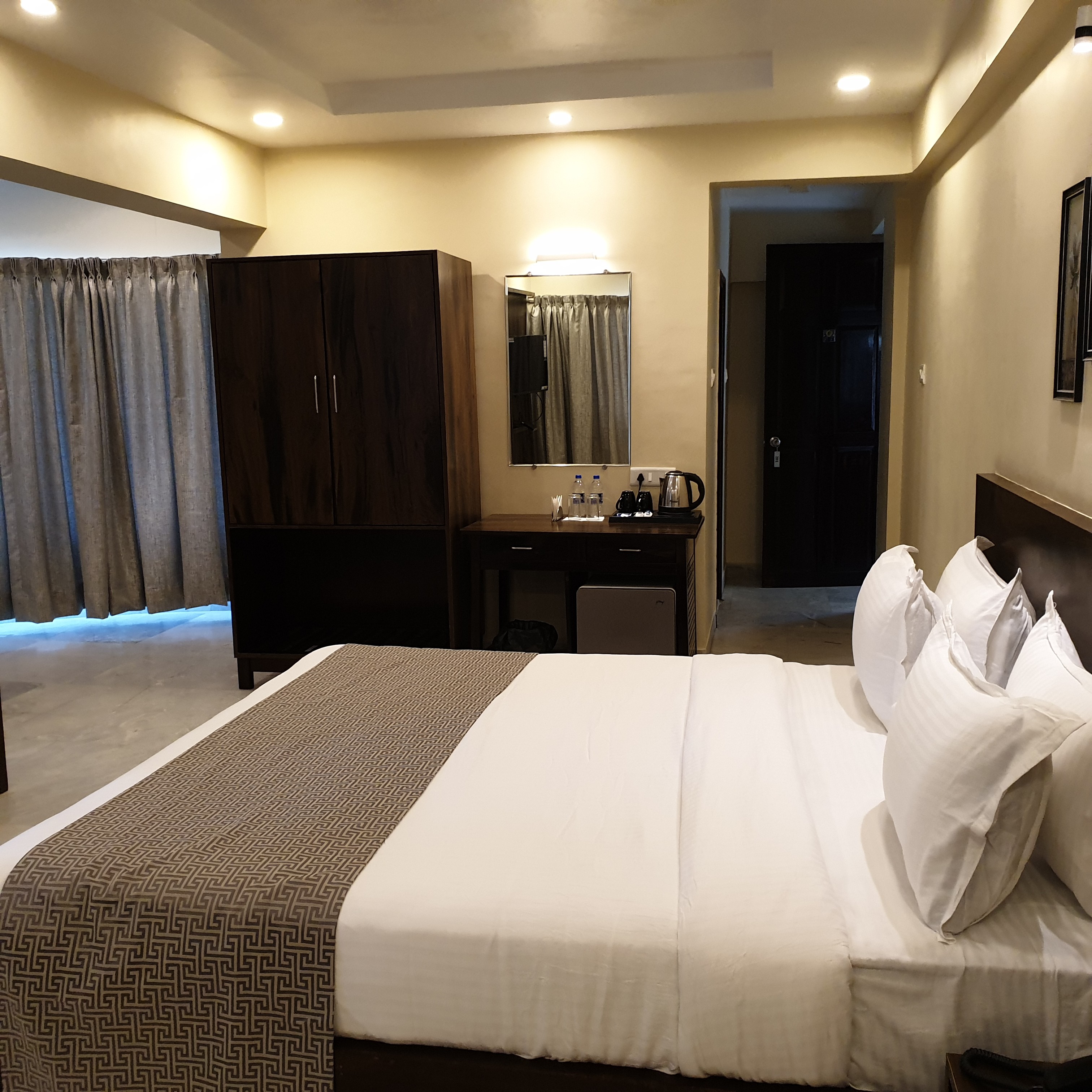 HOTEL SAI INTERNATIONAL - Tap to explore photos