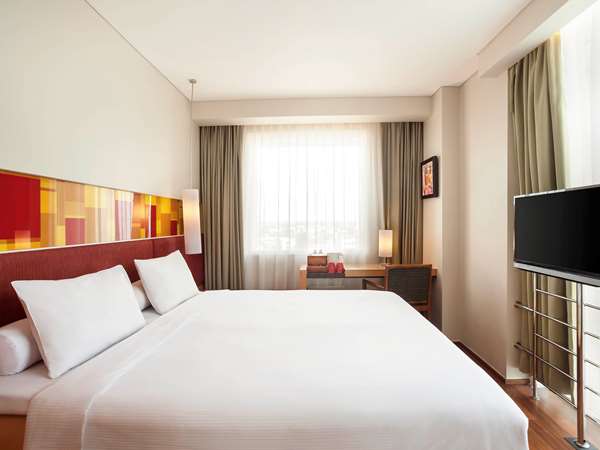 ibis Styles Solo - Tap to explore photos