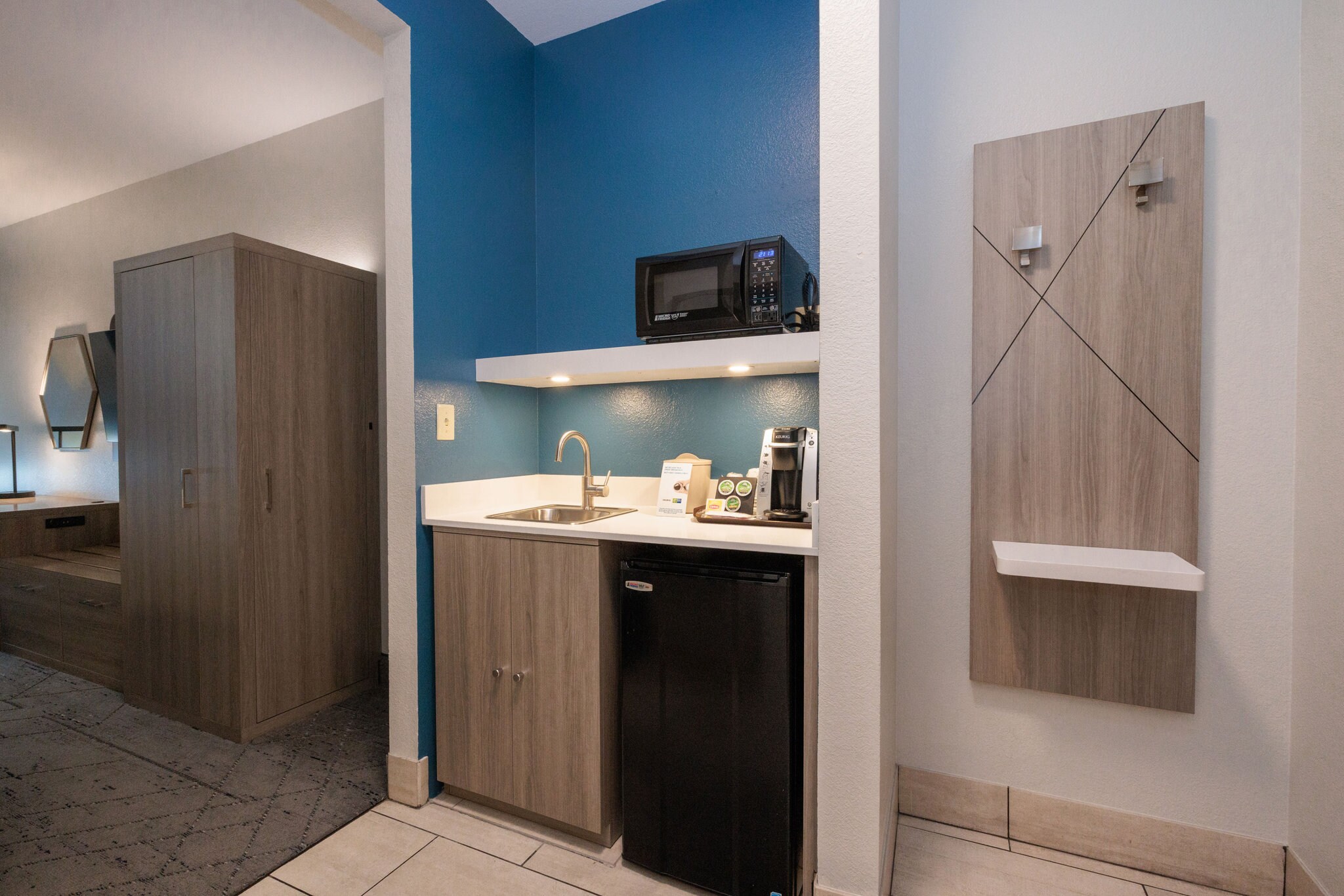 Holiday Inn Express & Suites Berkeley - Tap to explore photos