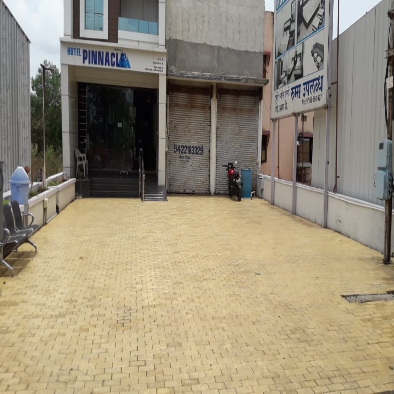 Hotel Pinnacle  - Tap to explore photos