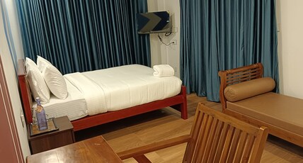 Tea Elanza Rooms Room Type - Deluxe Room with Balcony ( Black Tea )