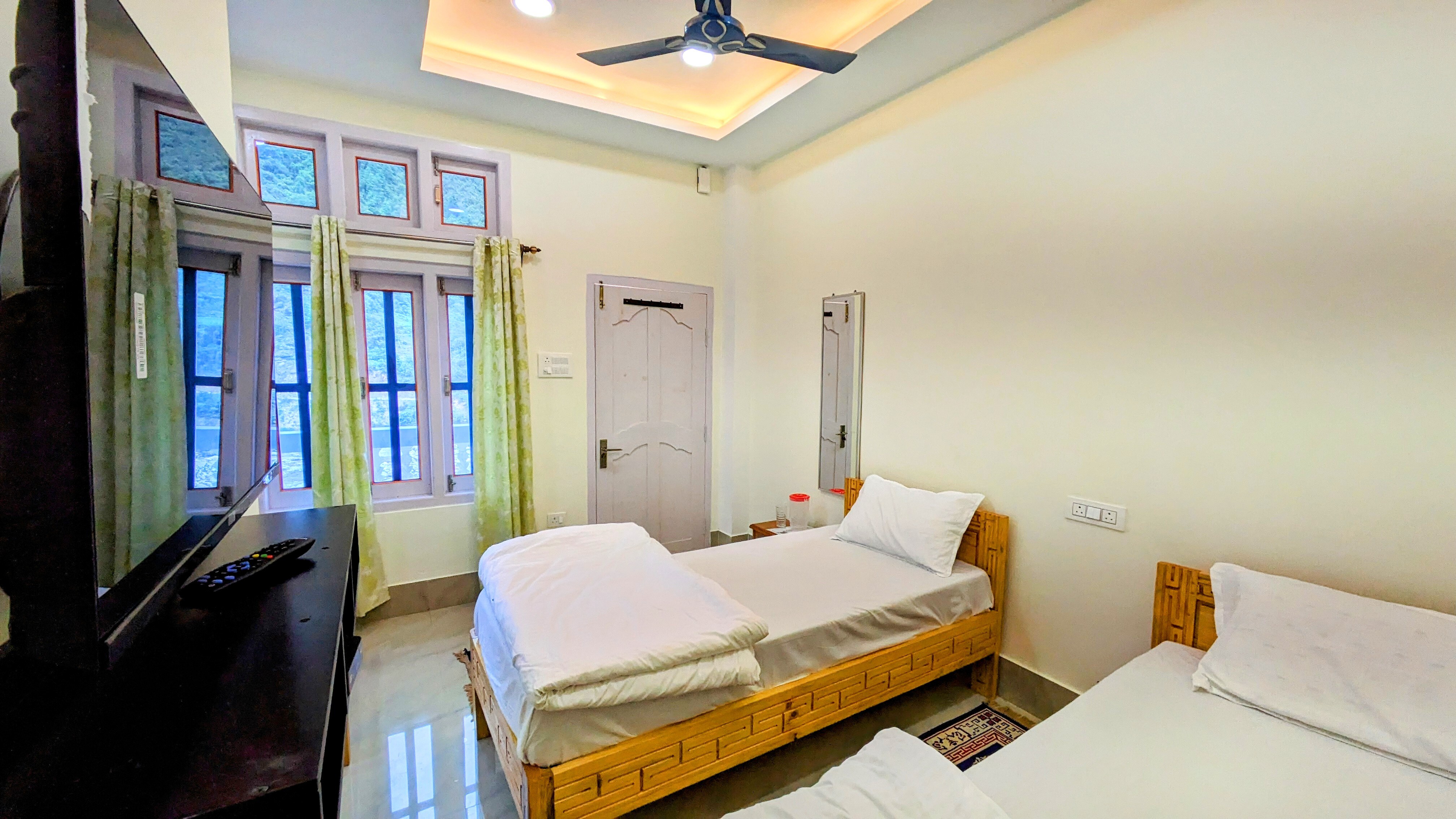 Tara Devi Homestay Dirang - Tap to explore photos