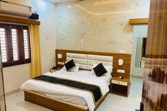 SHRI RAMAN NIWAS NEAR BANKE BIHARI