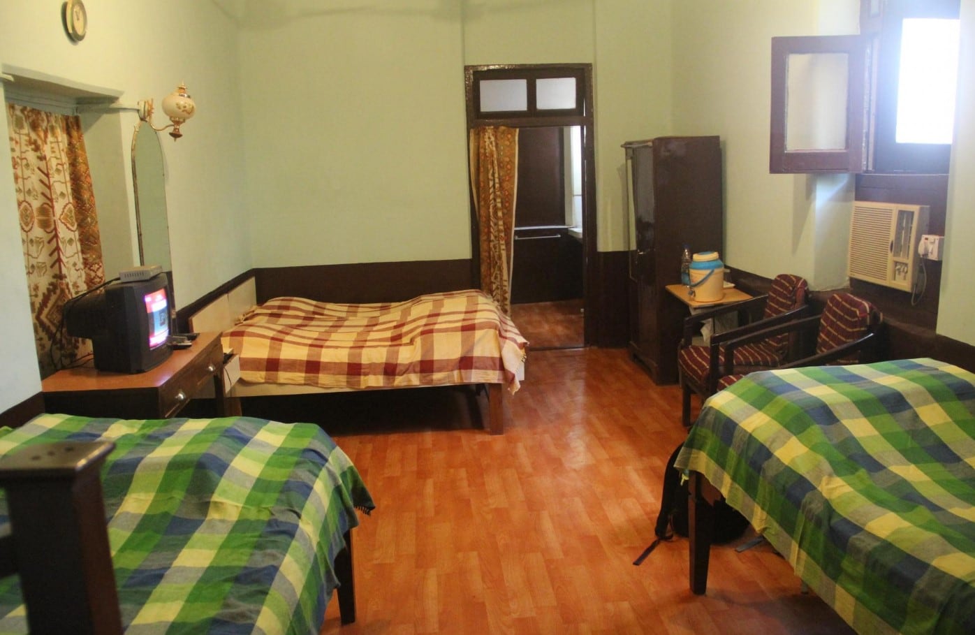 LORDS CENTRAL HOTEL - Tap to explore photos