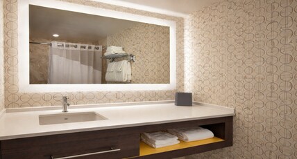 Holiday Inn Montreal Longueuil Room Type - 2 Queen Beds Standard
