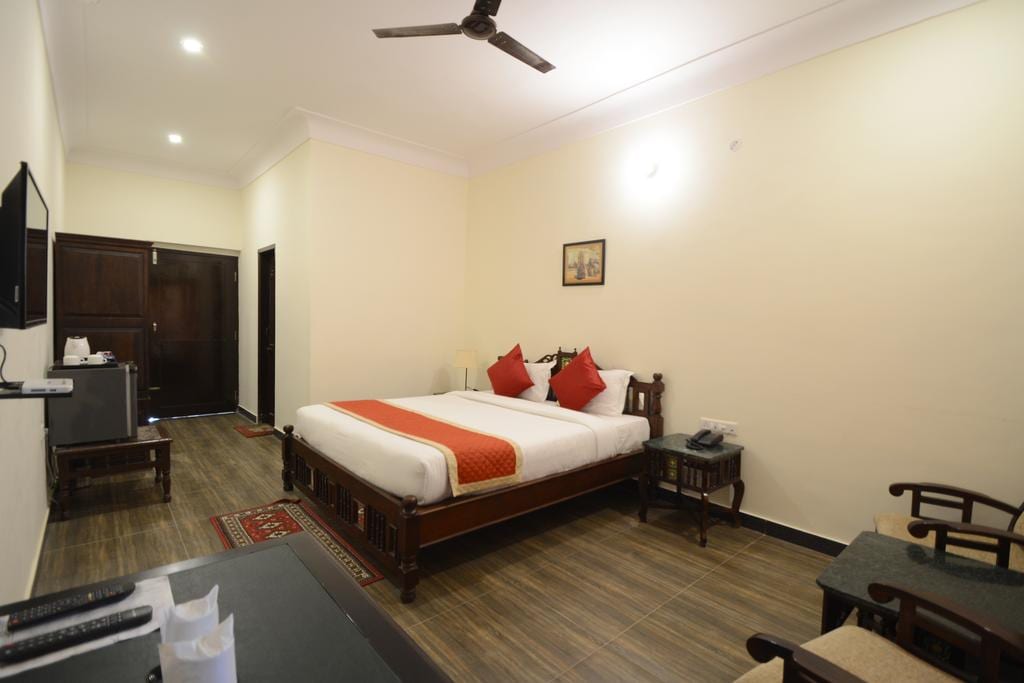 Hotel Moti Mahal - Tap to explore photos