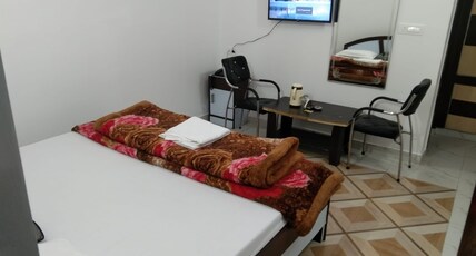 Hotel Trishul Room Type - Deluxe Room with A/C