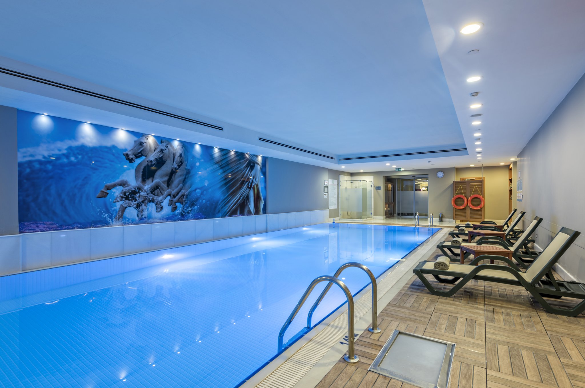 Holiday Inn Sisli - Tap to explore photos