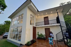 Max Crest Resort- Premium Organic Nature Hideout- Vagamon