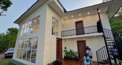 Max Crest Resort- Premium Organic Nature Hideout- Vagamon Room Type - Full House Mountain Retreat with Plunge pool