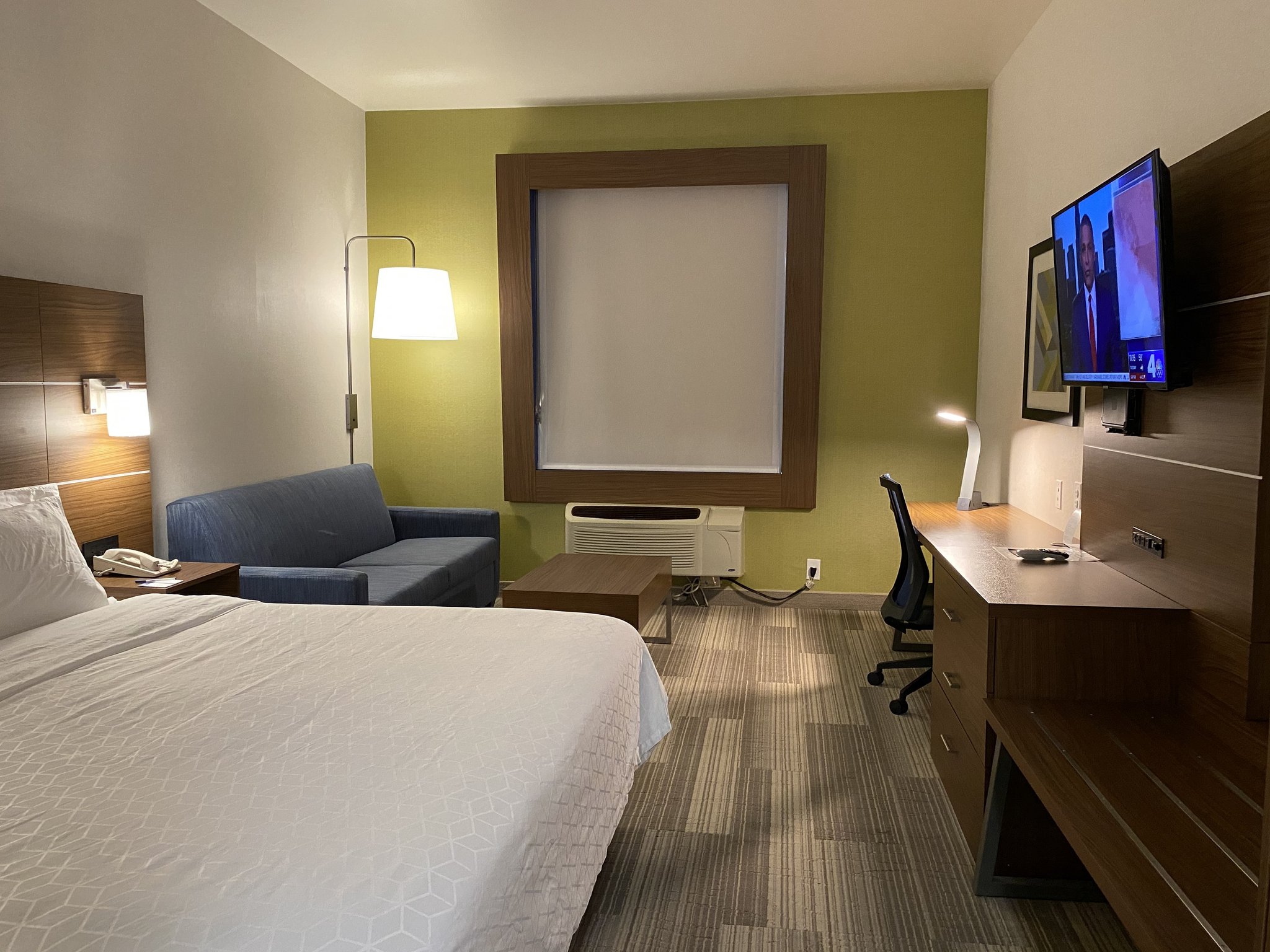 Holiday Inn Express Hotel & Suites Beaumont - Oak Valley - Tap to explore photos
