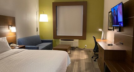 Holiday Inn Express Hotel & Suites Beaumont - Oak Valley Room Type - 1 King Standard Mobility Accessible Tub