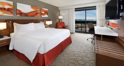 Hilton Mississauga/Meadowvale Room Type - ONE KING BED GUESTROOM