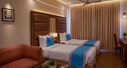 Hotel Sea Valley Azure Gurugram Room Type - Executive Room with Bathtub