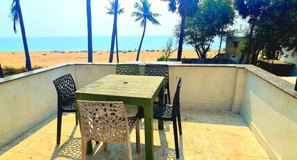 Treeo Beach House Room Type - Premium Double Bed Seaview - Ground Floor