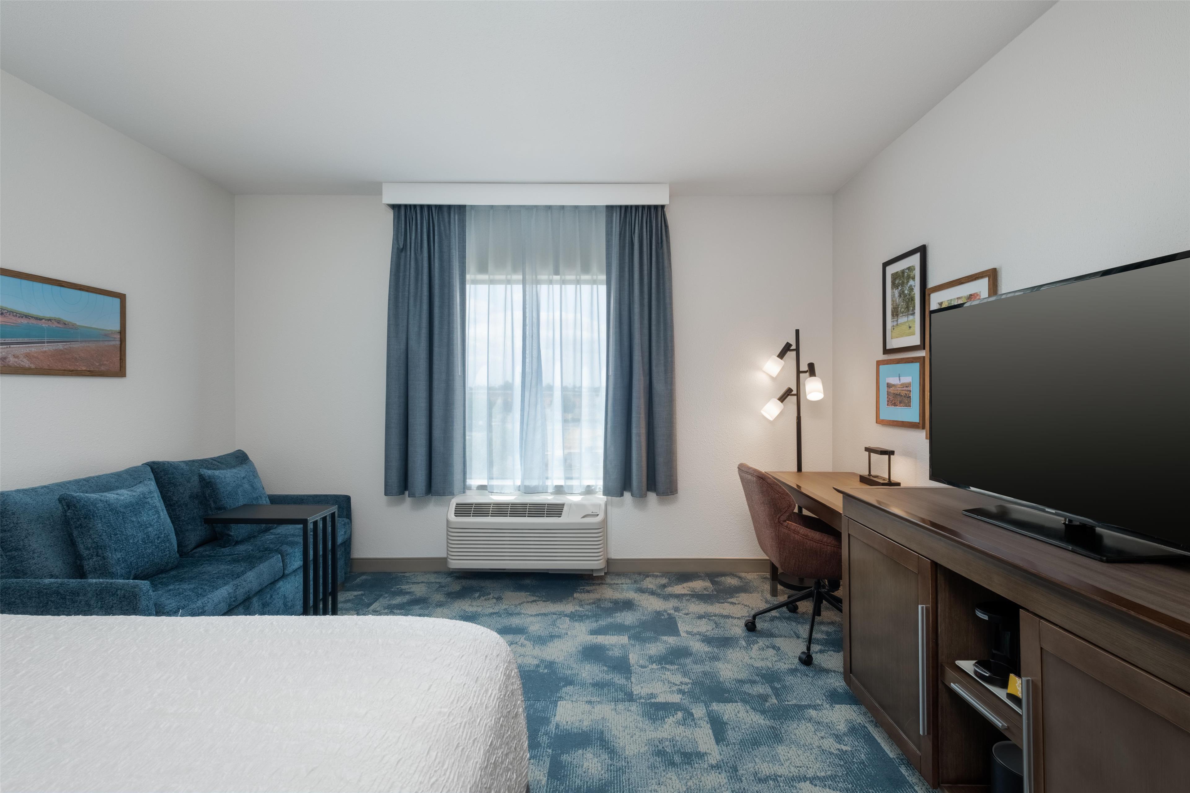 Hampton Inn by Hilton Turlock - Tap to explore photos