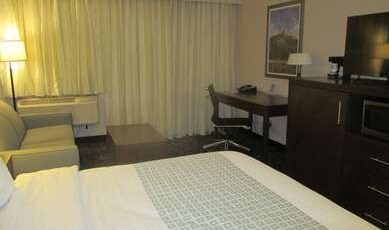 Best Western Benton Harbor-St. Joseph Room Type - 1 King Bed, Non-Smoking, Sofabed, Work Desk, Microwave And Refrigerator, Wi-Fi, Full Breakfast