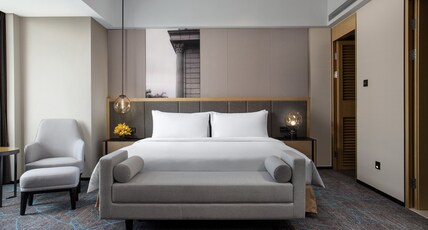 Crowne Plaza Shanghai Fudan Room Type - 1 King Crowne Plaza Suite