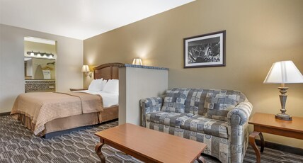 Best Western Inn of Chandler Room Type - 1 King Bed, Non-Smoking, Sofabed, Wireless, Microwave And Refrigerator, Full Breakfast