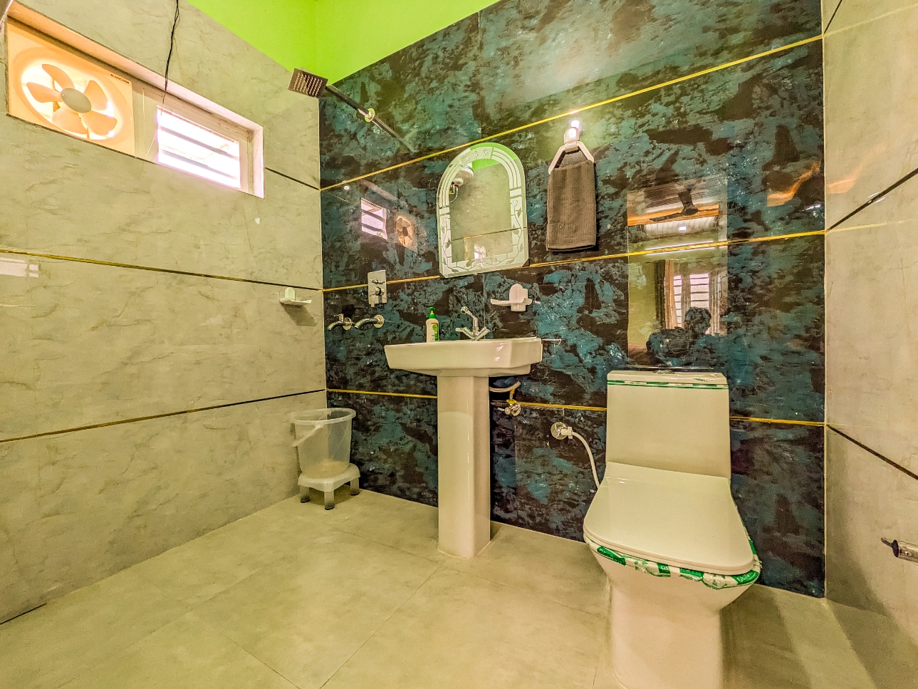 Sukoon Villa 2 - 2BR FF near Jolly Grant Airport by Homeyhuts - Tap to explore photos
