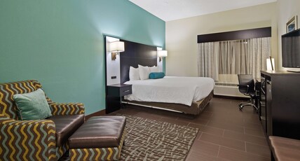 Best Western Mayport Inn & Suites Room Type - 1 King Bed, Non-Smoking, Pet Friendly Room, Microwave, Refrigerator, Coffee Maker, Full Breakfast