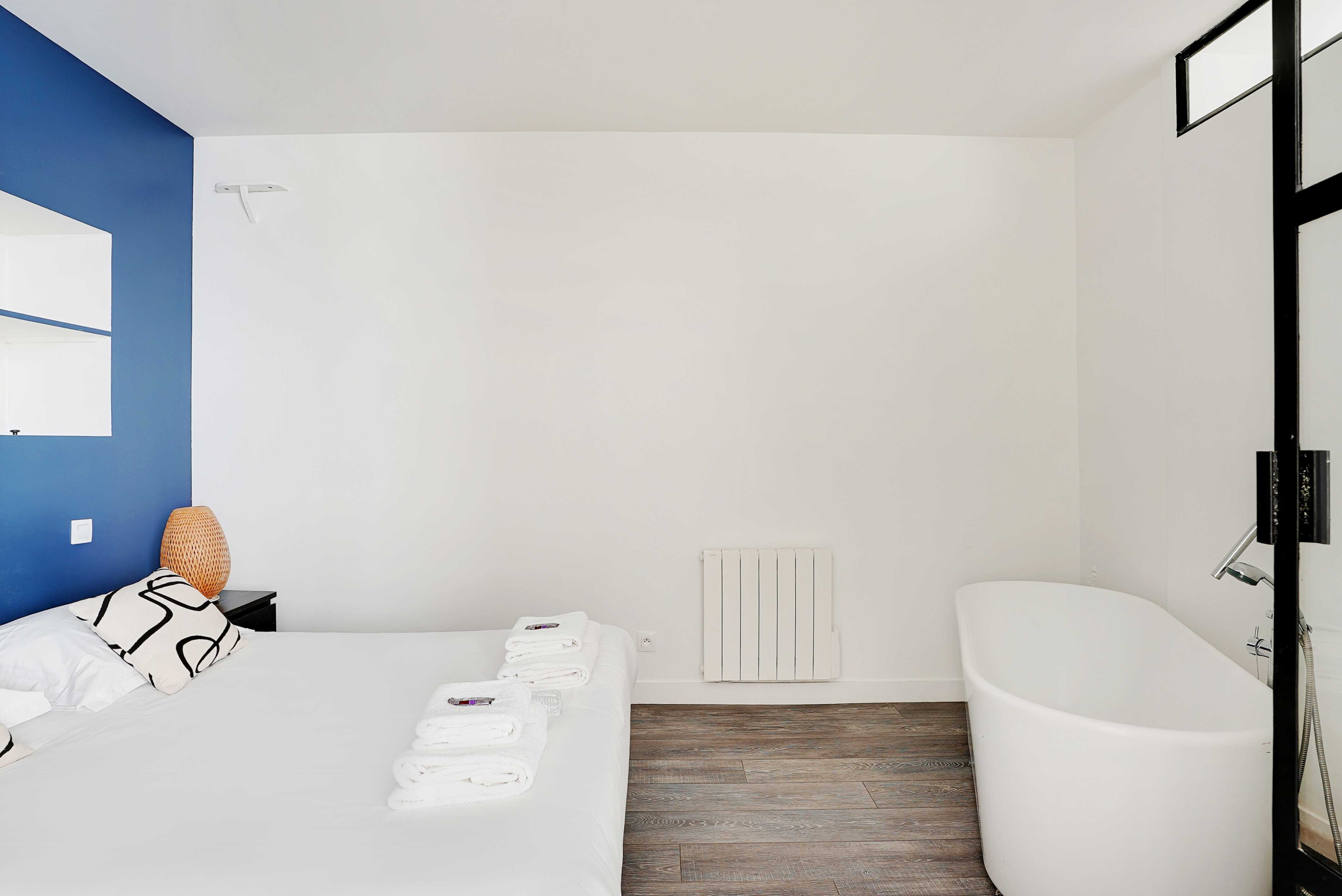 Elegant apartment - 2BR/4P - Sacre-Coeur - Tap to explore photos