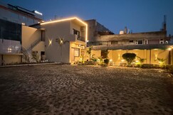 Rooms of The Palm House | Rooms|Pool|Garden & Parking
