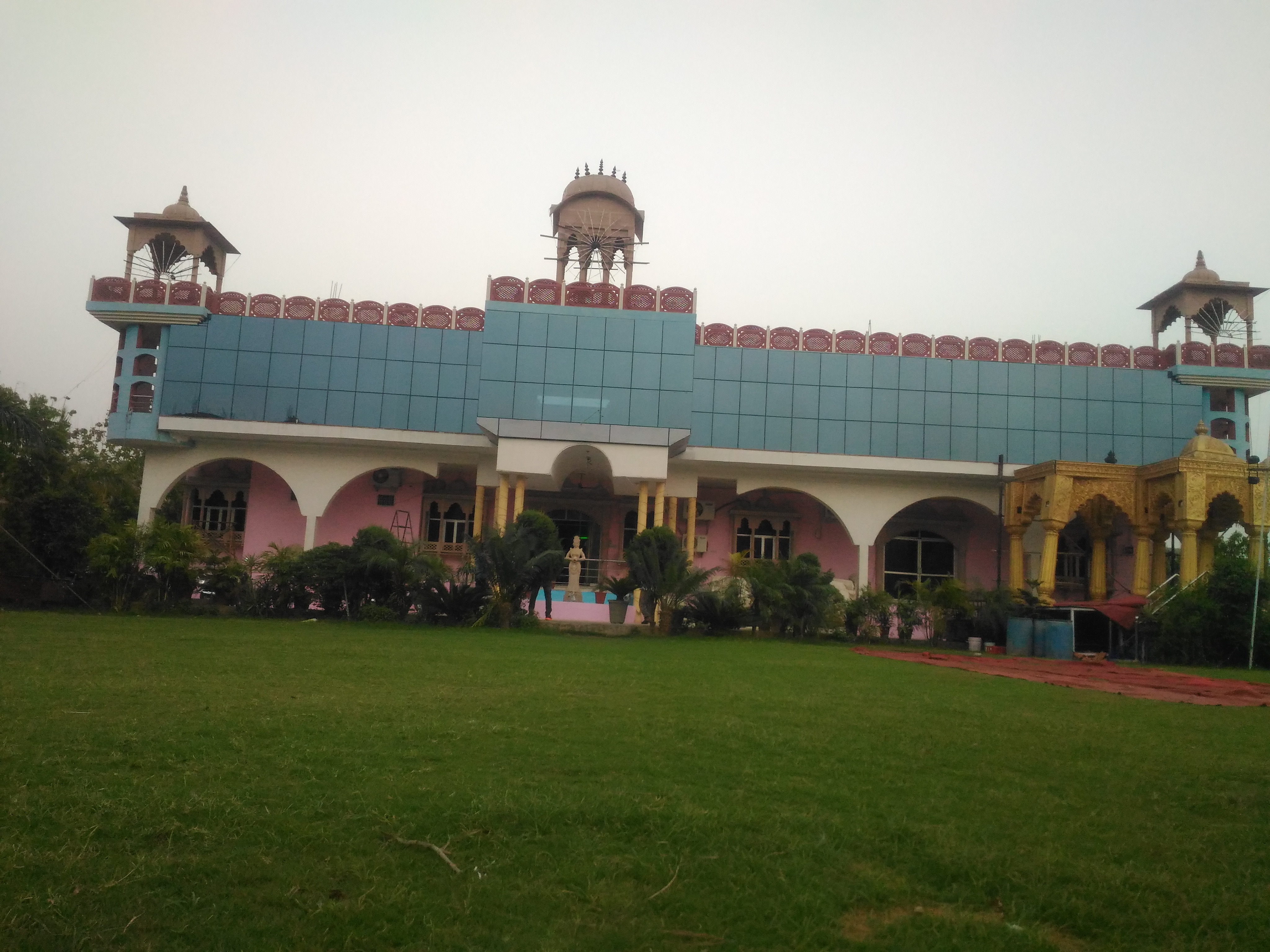 Hotel Dolly Resort - Tap to explore photos