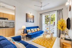 Prime Candolim 2BHK w Pool near Beach Nightlife | Hireavilla