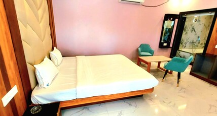 SHIVAM RESORT Room Type - Suit room Double Bed & Couple Bathtub Balcony Sea View