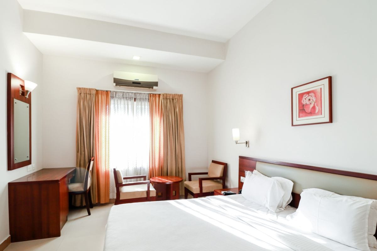 HOTEL HIGHWAY CASTLE - Tap to explore photos